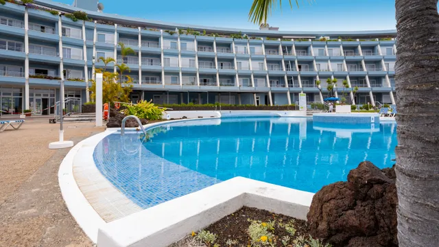 CORAL LA QUINTA PARK SUITES