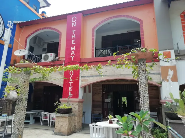 On The Way Hostel & Lounge