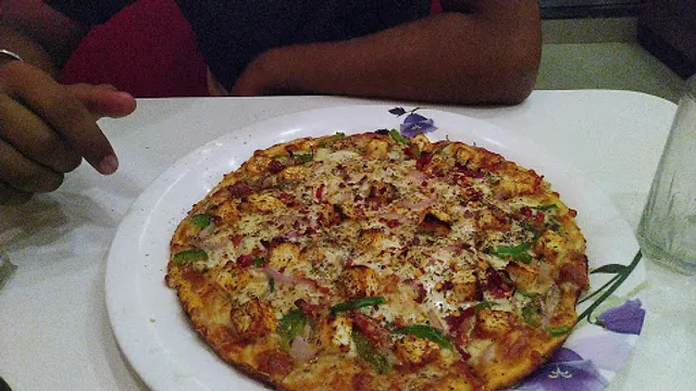 Laziz Pizza