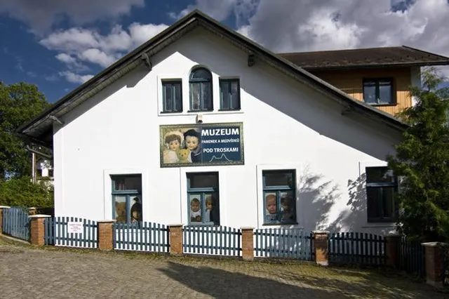 Muzeum panenek a medvídků pod Troskami