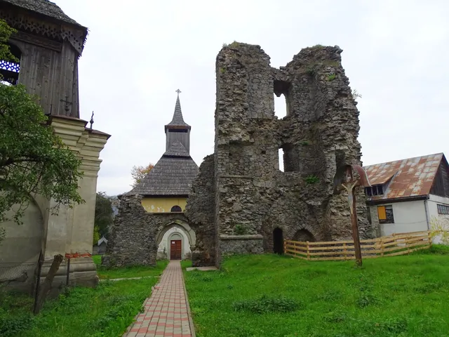 Ruinele Cetății Rodnei