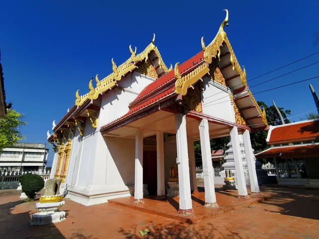 Wat Sao Thong Thong Phra Aram Luang