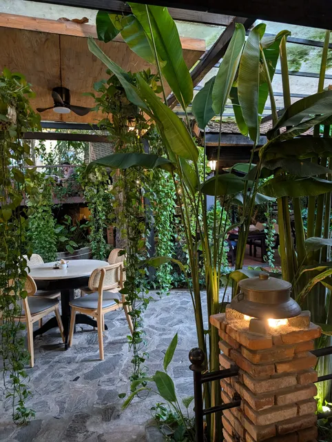 Secret Bistro - wine & snacks