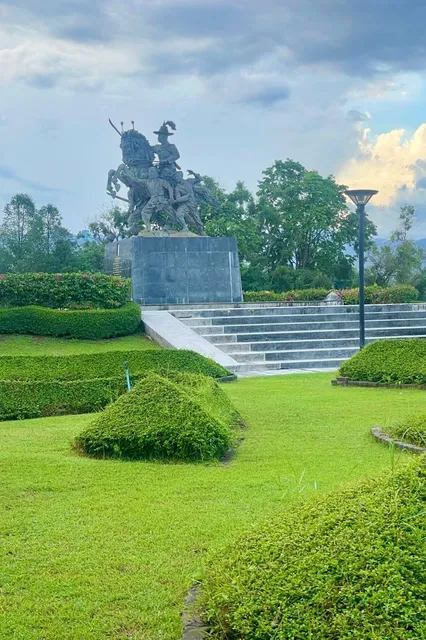 Somdet Phra Chao Taksin Maharat Shrine