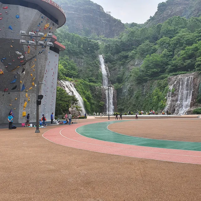 Yongma Waterfall Park