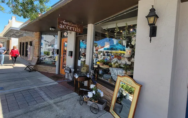 Hometown Accents By Gabriela