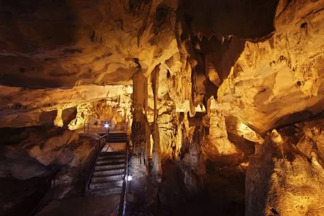Dupnisa Cave