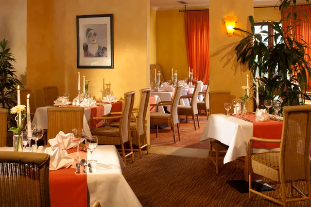 Garden Restaurant. Lounge. Terrasse & Frühstücksrestaurant im Vital Hotel