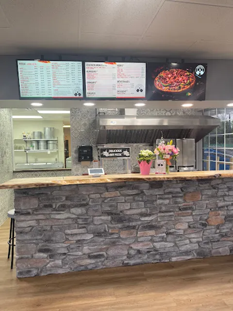 Mona’s Pizza Hollick Kenyon