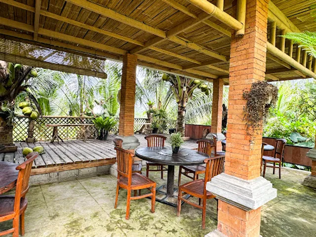 Warung makan apit kuta