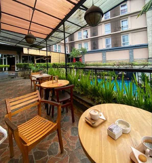 Branche Restaurant, Bar & Lounge