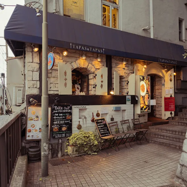Tapas & Tapas