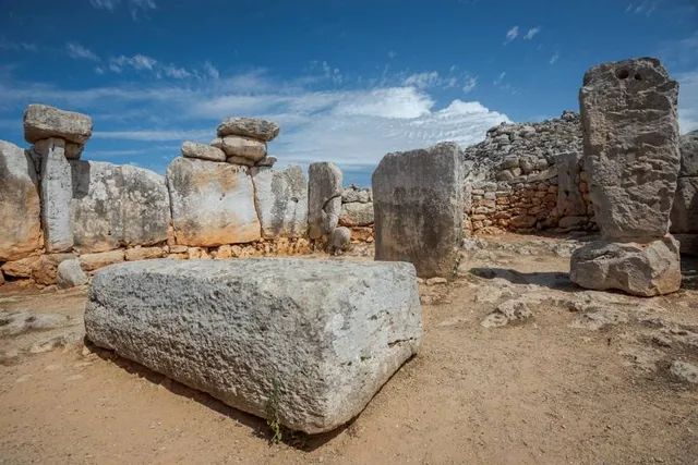 Sepulcre megalític de Ses Roques Llises