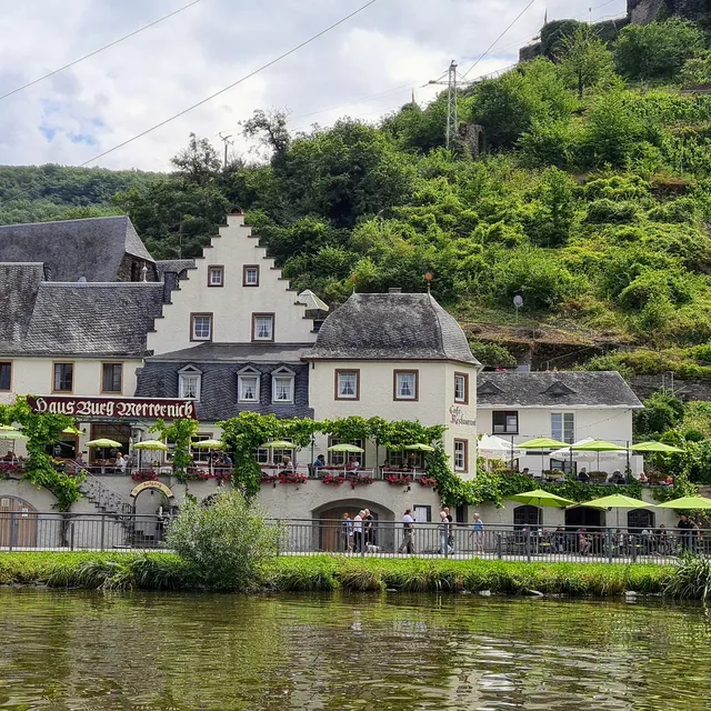 Hotel Haus Burg Metternich