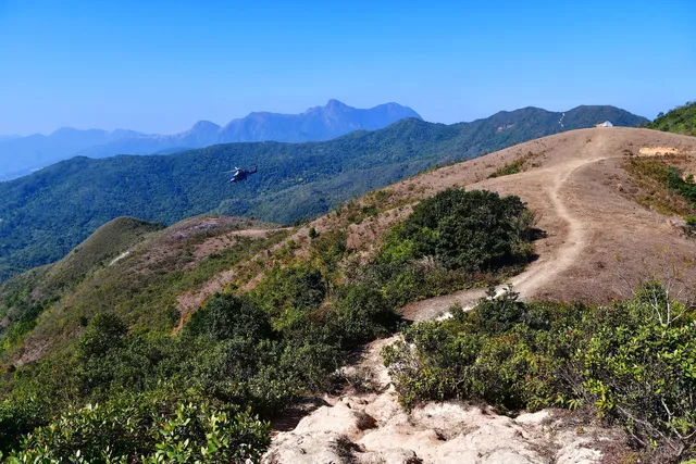 Lui Ta Shek Shan (Thunder Rock)(379m)