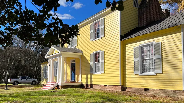 The Sunnyside Sisters Bed and Breakfast, With a Dutch Touch.