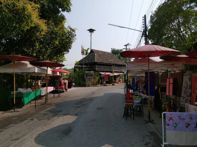 กาดจาวเขิน