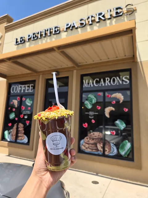 Le Petite Pastries