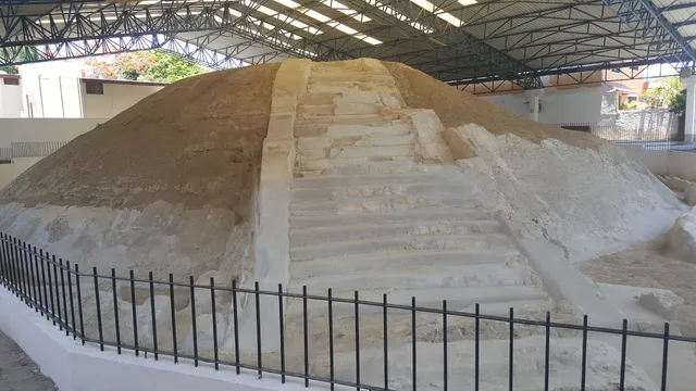 Piramide de Las Flores