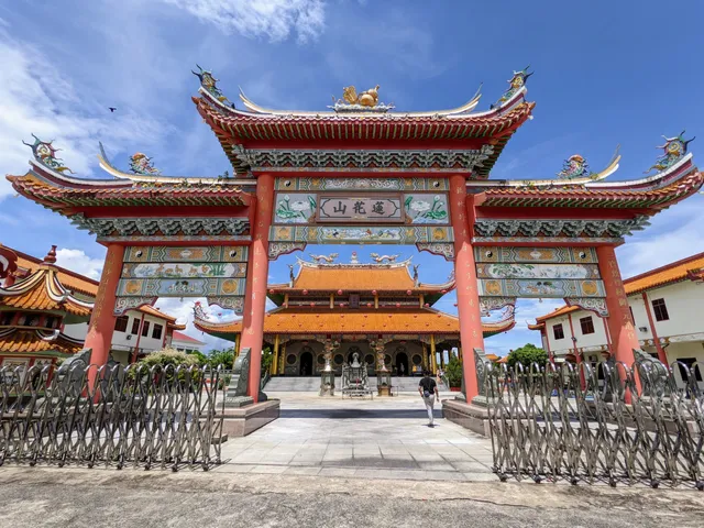 Lian Hua San San Ching Temple