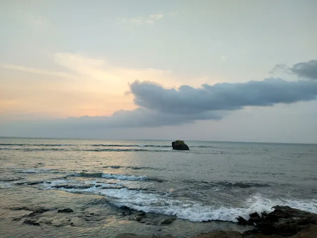 Pantai Karang Suraga