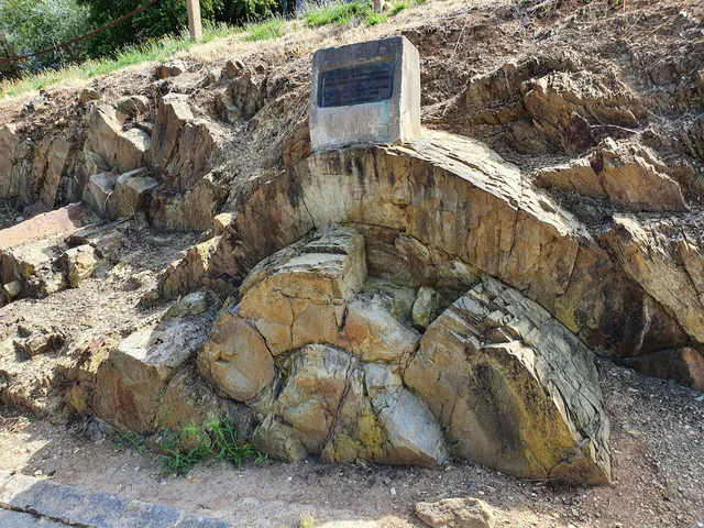 Castlemaine Anticlinal Fold Marker