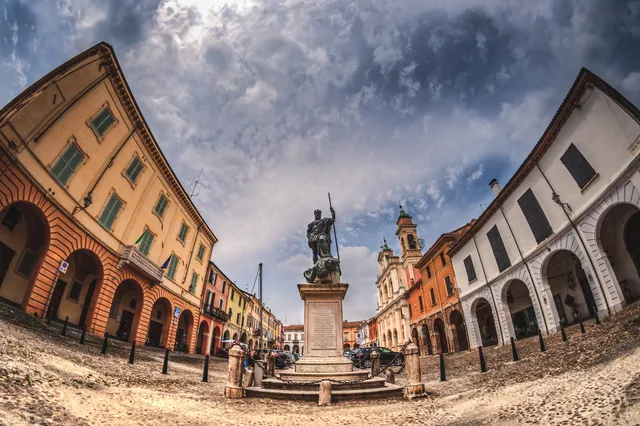 Statue of Ferrante I Gonzaga, Guastalla