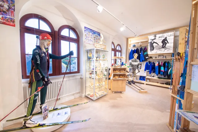 Skimuseum Erzgebirge | Historische Skitruhe Schönheide e.V.