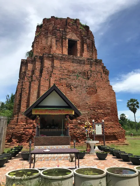 Boran Sathan Chedi Daeng