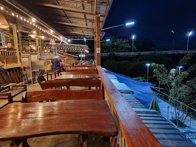 ครัวริมน้ำ คุณสุริยา