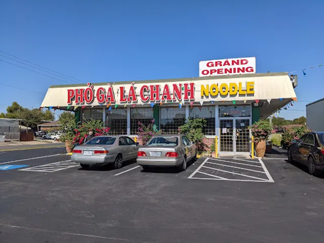 Pho Ga La Chanh