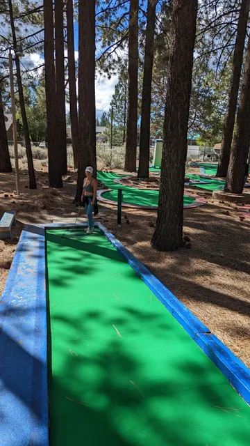 Hot Shot Miniature Golf