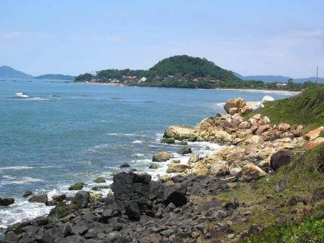 Pedras Brancas E Pedras Negras