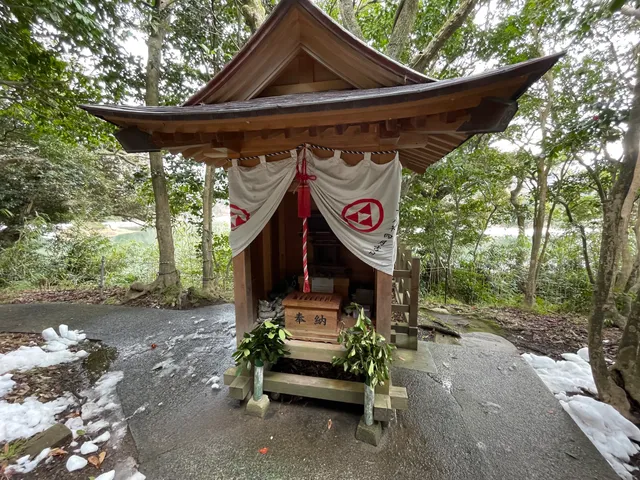 Tanegaike benten shrine