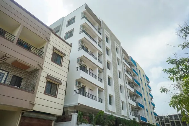 OYO Hotel Twin Towers 1