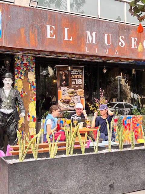 EL MUSEO BAR