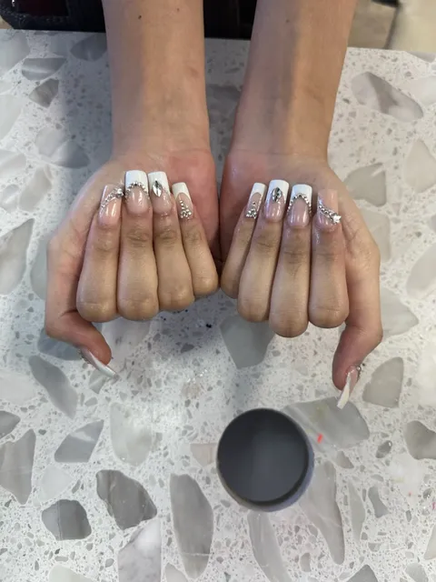 TOP LEE'S NAILS & SPA