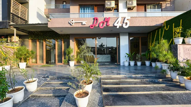 FabHotel DM 45 by Fab