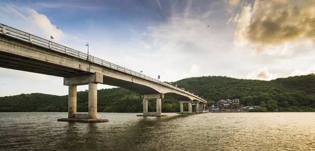 Pak Nam Khaem Nu Chaloem Phra Kiat Bridge
