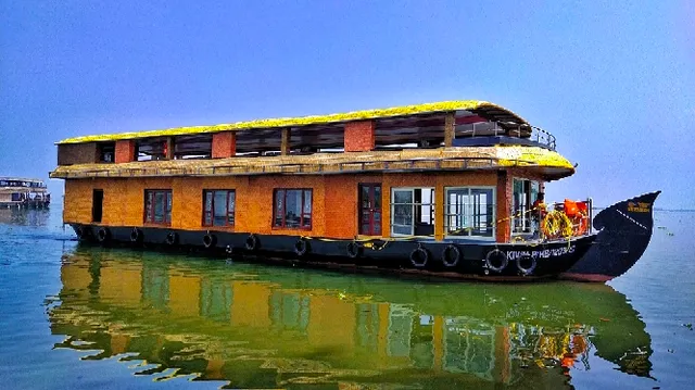 Pearlspot Tours House Boats