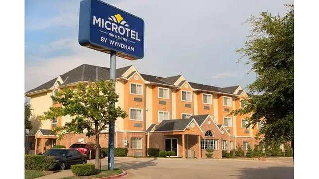 Microtel Inn & Suites by Wyndham Garland/Dallas