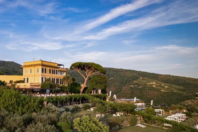 Villa Riviera Resort