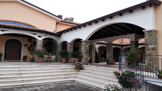 Casa santa scolastica