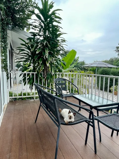 White Seaview Residence