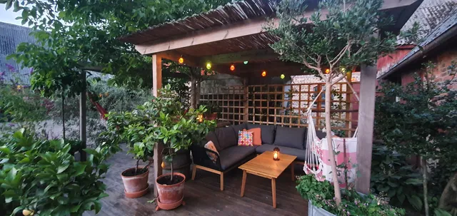 Aplagården, boende och vingård