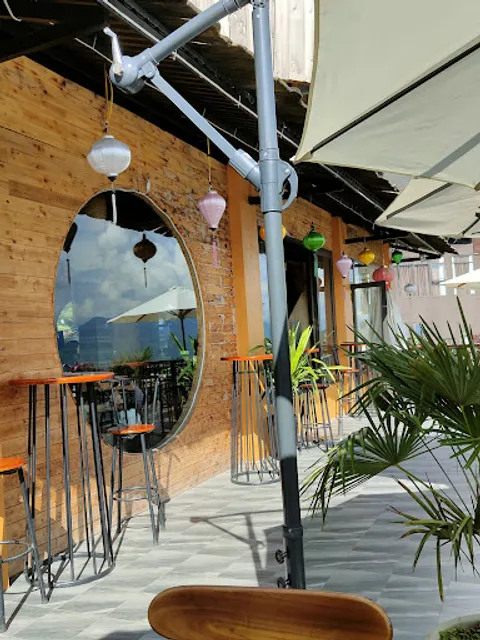 White Cloud Cafe & Restaurant