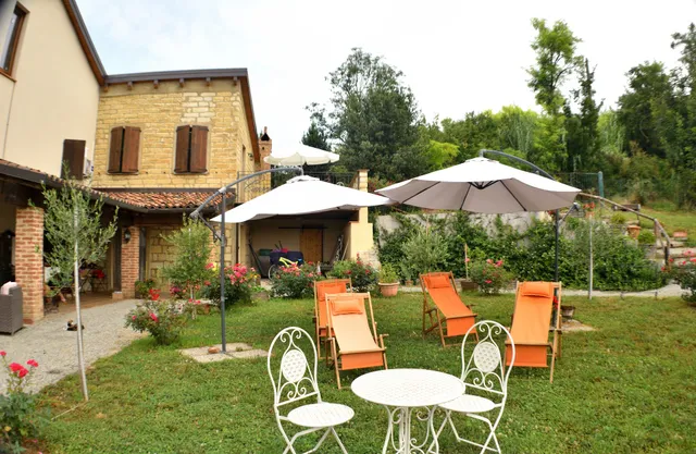 b&b CASCINA SORTINA - bed and breakfast in Monferrato - Treville (AL)