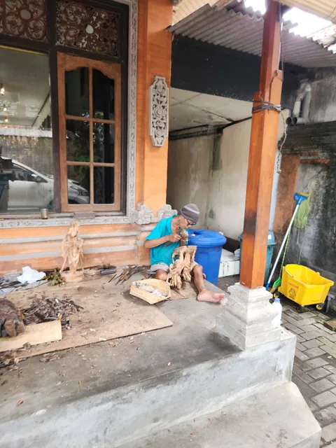 Sembahyang Wood Carver
