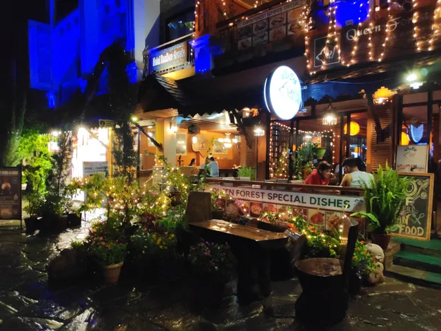 QUEEN FOREST RESTRO - BAR