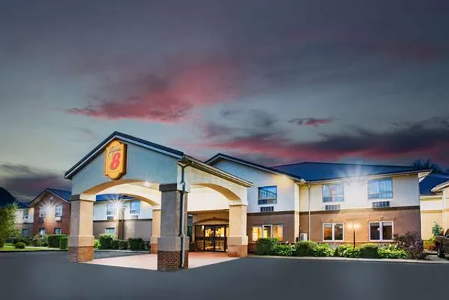 Super 8 by Wyndham Cornwall ON